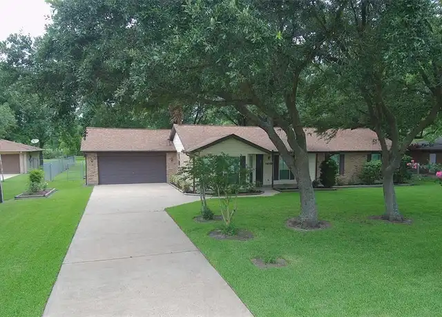 Property at 1410 E Houston St, Highlands, TX, 77562, 3 beds, 2 baths, [object Object]