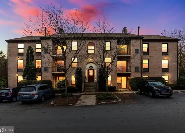 Property at 321 Washington Pl, Chesterbrook, PA, 19087, 2 beds, 2 baths, [object Object]