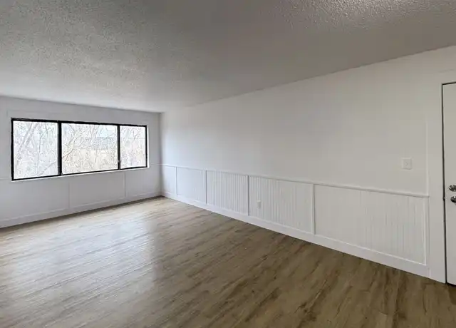 Property at 135 33rd Ave SW Unit SW135-4, Cedar Rapids, IA, 52404, 1 bed, 1 bath, [object Object]
