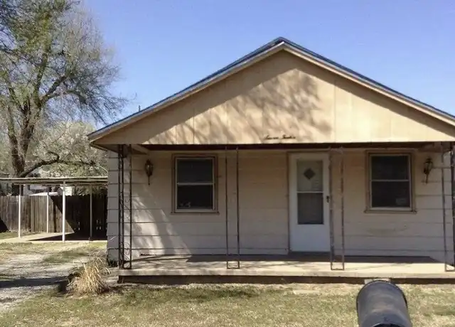 Property at 712 W 10th Ave, Hutchinson, KS, 67501, 3 beds, 2 baths, [object Object]