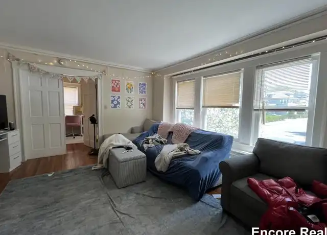 Property at 289 Foster St, Brighton, MA, 02135, 4 beds, 1 bath, [object Object]