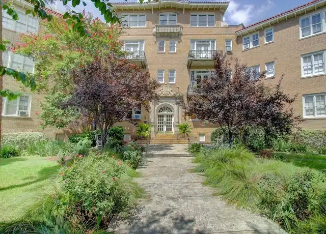 Property at 63 Rutledge Ave #34, Charleston, SC, 29401, 1 bed, 1 bath, [object Object]