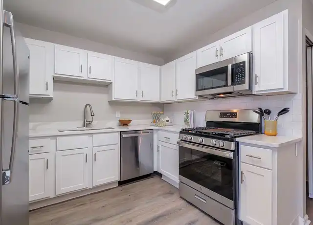 Property at Heathermoor and Bedford Commons Apartments - 2645 Hard Rd, Columbus, OH, 43235, 2 beds, 1-2.5 bath, [object Object]