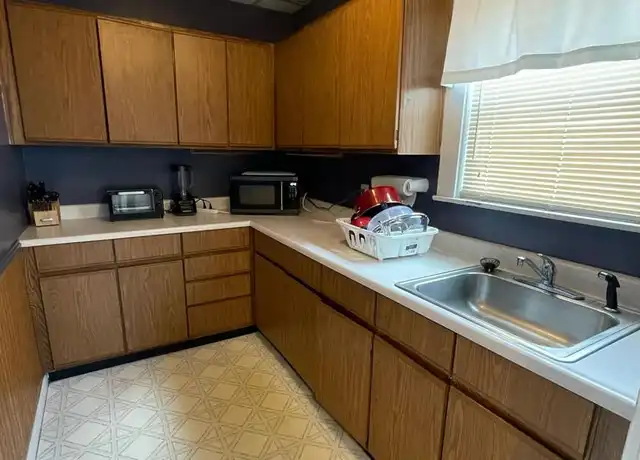 Property at 84 Shawmut St Unit 1 Rear, Lewiston, ME, 04240, 1 bed, 1 bath, [object Object]