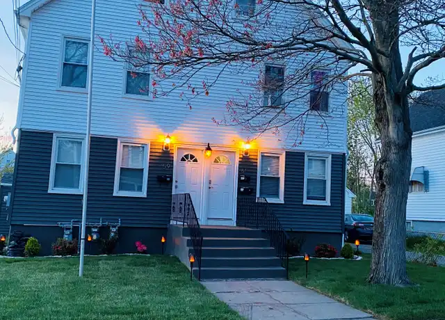 Property at 59 Charles St Unit 1, Bristol, RI, 02809, 4 beds, 1 bath, [object Object]