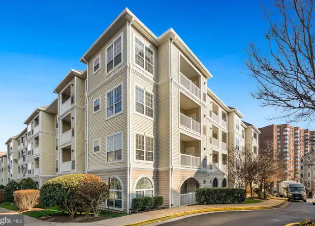 Property at 4561 Strutfield Ln #3215, Alexandria, VA, 22311, 2 beds, 1 bath, [object Object]