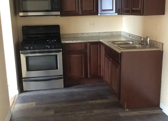 Property at 5710 108th St, Chicago Ridge, IL, 60415, 2 beds, 1 bath, [object Object]