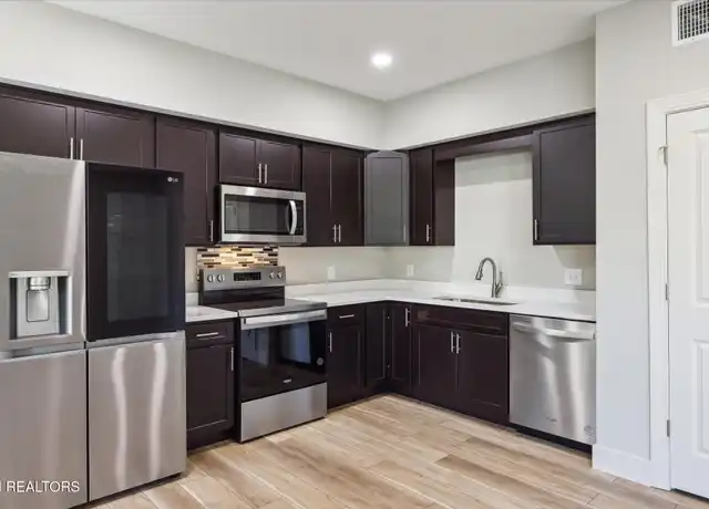 Property at 200 Lovell Heights Rd Unit 5, Knoxville, TN, 37922, 2 beds, 2 baths, [object Object]