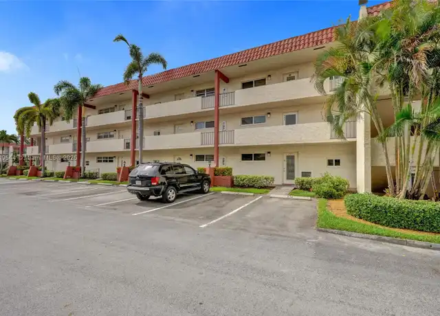 Property at 9410 N Hollybrook Lake Dr #102, Pembroke Pines, FL, 33025, 2 beds, 2 baths, [object Object]
