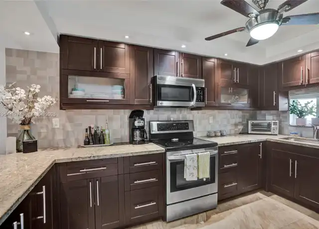 Property at 9410 N Hollybrook Lake Dr #102, Pembroke Pines, FL, 33025, 2 beds, 2 baths, [object Object]