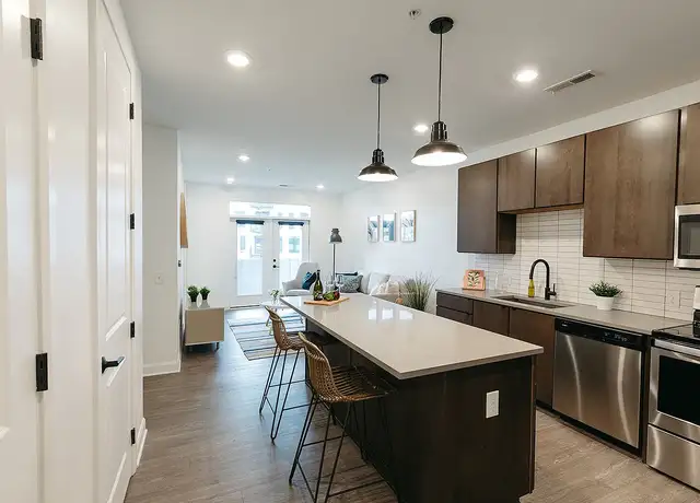 Photo of 480 W Broad St, Columbus, OH 43215