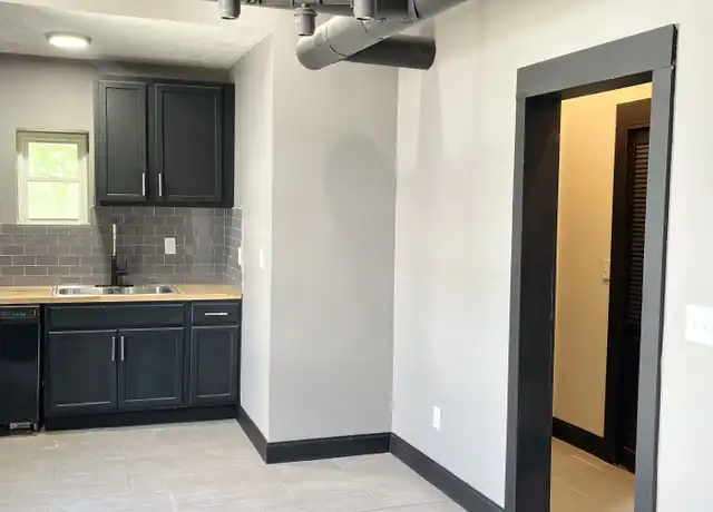 Property at 2832 Stanton Ave Unit 2, Cincinnati, OH, 45206, 2 beds, 1 bath, [object Object]