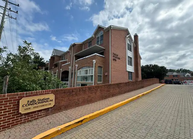 Property at 6924 Fairfax Dr #330, Arlington, VA, 22213, 2 beds, 2 baths, [object Object]