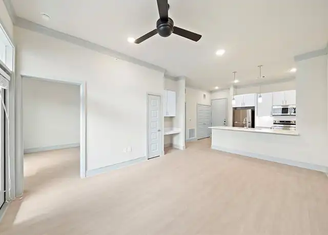 Property at 4840 N Shepherd Dr Unit A2 3308, Houston, TX, 77018, 1 bed, 1 bath, [object Object]