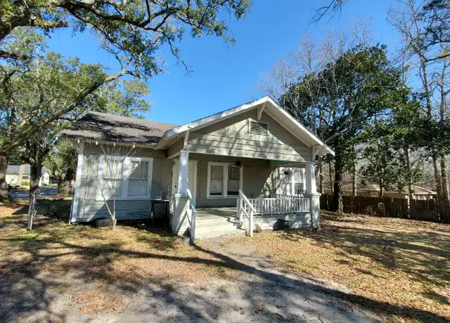 Property at 500 E Texas St, Leesville, LA, 71446, 3 beds, 1 bath, [object Object]