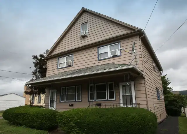 Property at 213-215 Bellman St Unit 215 Upstairs, Throop, PA, 18512, 1 bed, 1 bath, [object Object]