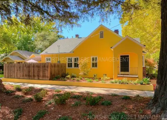 Property at 400 33rd St, Sacramento, CA, 95816, 2 beds, 1 bath, [object Object]