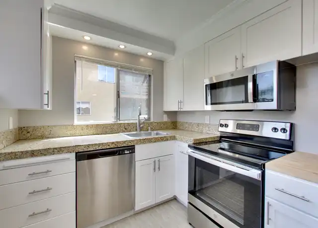 Property at 275 Vernon St Unit 275-10, Oakland, CA, 94610, 2 beds, 1 bath, [object Object]