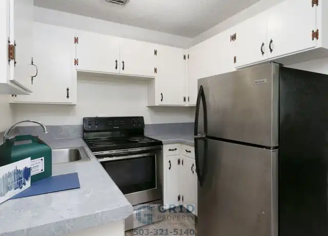 Property at 1800 SE Stark St Unit 204, Portland, OR, 97214, 1 bed, 1 bath, [object Object]
