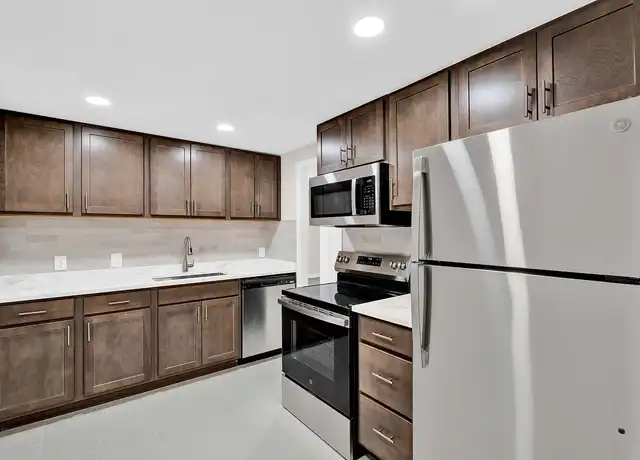 Property at Roanoke Villas - 6 Roanoke Ln, Rochester Hills, MI, 48309, 1 bed, 1 bath, [object Object]