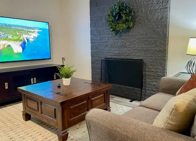 Property at 9515 SW Edgewood St, Portland, OR, 97223, 2 beds, 1 bath, [object Object]