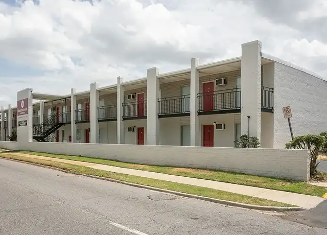 Property at Meadowbrook Apartments - 603 Hargrove Rd E, Tuscaloosa, AL, 35401, 2 beds, 1 bath, [object Object]