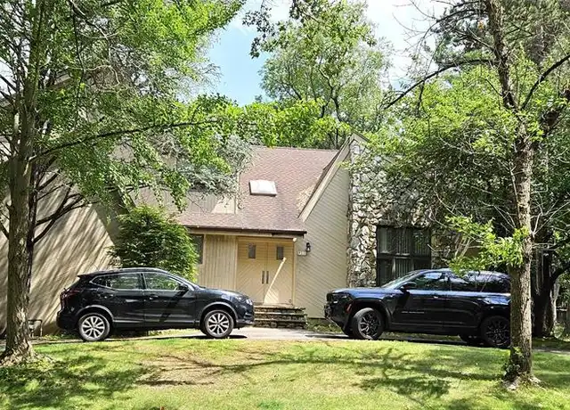 Property at 33 Brodil Ct, Closter, NJ, 07624, 4 beds, 3.5 baths, [object Object]