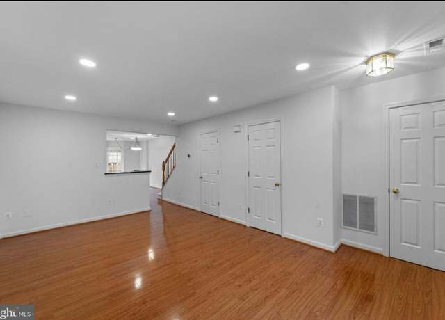 Photo of 42804 Pilgrim Sq, Chantilly, VA 20152