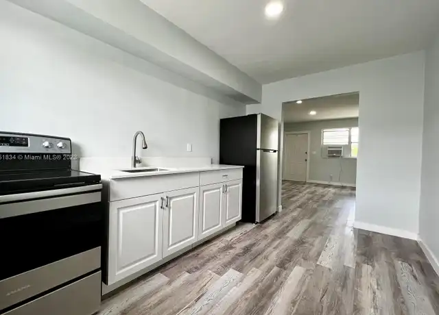 Property at 829 NW 10th St, Hallandale Beach, FL, 33009, 2 beds, 1 bath, [object Object]