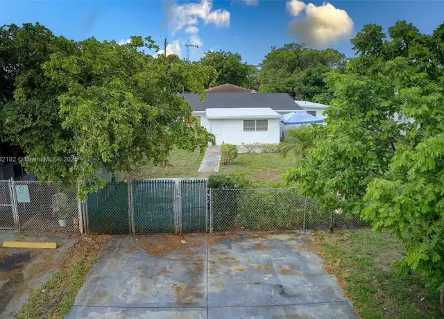 Property at 25 SW 14th St, Dania, FL, 33004, 3 beds, 2.5 baths, [object Object]
