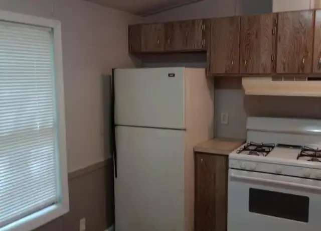 Property at 70 Oakview Dr, Carrollton, GA, 30116, 3 beds, 2 baths, [object Object]