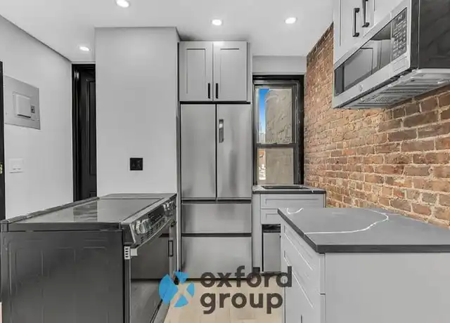 Property at 446 W 52nd St, New York, NY, 10019, 3 beds, 2 baths, [object Object]