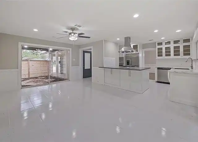 Property at 5422 Lincrest Ln, Houston, TX, 77056, 3 beds, 2 baths, [object Object]