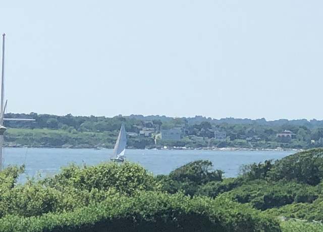 Photo of 17 Chartier Cir, Newport, RI 02840