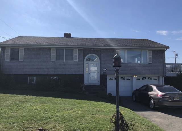Photo of 17 Chartier Cir, Newport, RI 02840