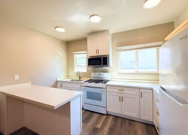 Property at 1725 Sunset Cliffs Blvd Unit 3, San Diego, CA, 92107, 1 bed, 1 bath, [object Object]