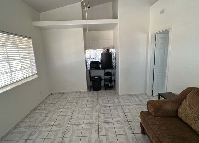Photo of 16352 Manchester St, Victorville, CA 92394