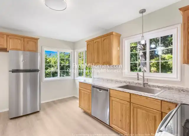 Property at 5322 SW Coronado St, Portland, OR, 97219, 2 beds, 1 bath, [object Object]
