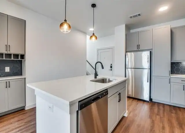 Property at 627 N Lancaster Ave #105, Dallas, TX, 75203, 1 bed, 1 bath, [object Object]