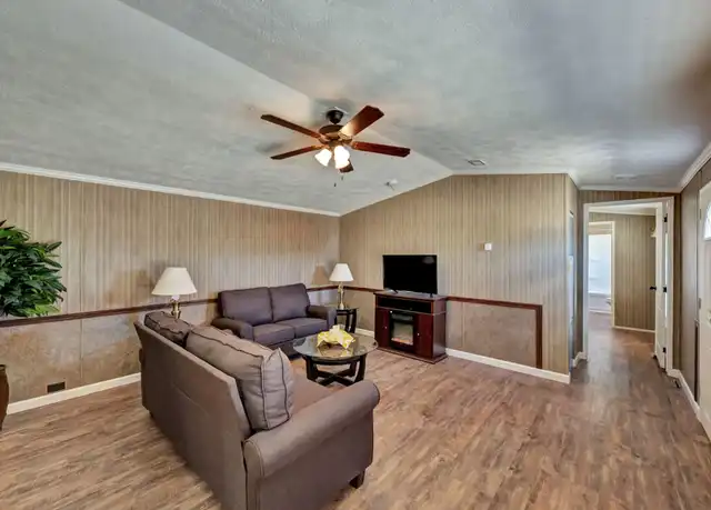 Property at 1407 Avenue Z, Hondo, TX, 78861, 3 beds, 2 baths, [object Object]
