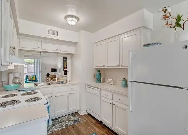 Property at Carlton Arms of Winter Park - 300 Jamestown Dr, Winter Park, FL, 32792, 0 beds, 1 bath, [object Object]
