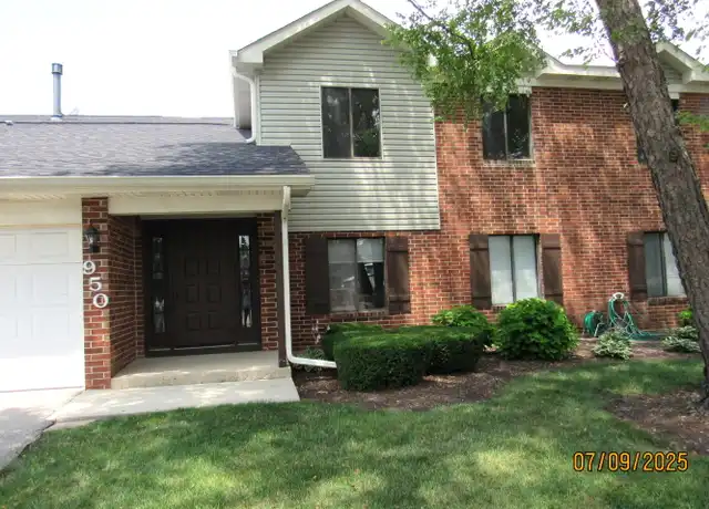 Property at 950 Cumberland Ct Unit B2, Roselle, IL, 60172, 2 beds, 2 baths, [object Object]