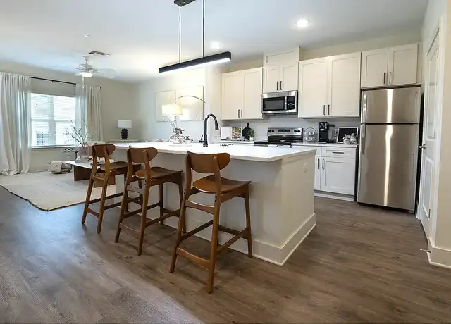 Property at Point at Mid City - 352 S Foster Dr, Baton Rouge, LA, 70806, 2 beds, 2 baths, [object Object]