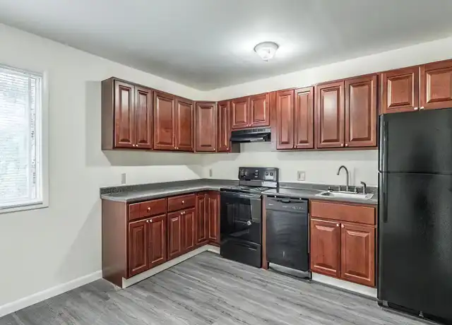 Property at 95 Park St, Orono, ME, 04473, 1 bed, 1 bath, [object Object]