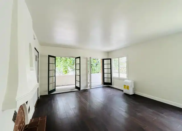 Property at 320 N Orange Dr, Los Angeles, CA, 90036, 0 beds, 1 bath, [object Object]