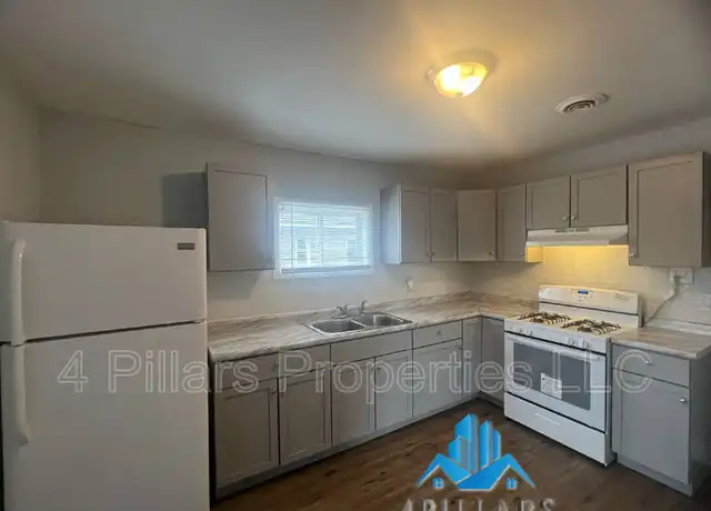 Property at 1120 W 150th St Unit 2F, East Chicago, IN, 46312, 2 beds, 1 bath, [object Object]