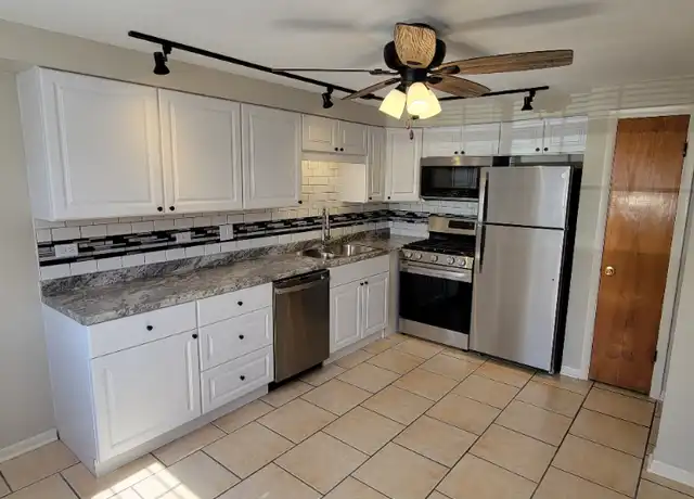 Property at 713 Lake St, Antioch, IL, 60002, 2 beds, 1 bath, [object Object]