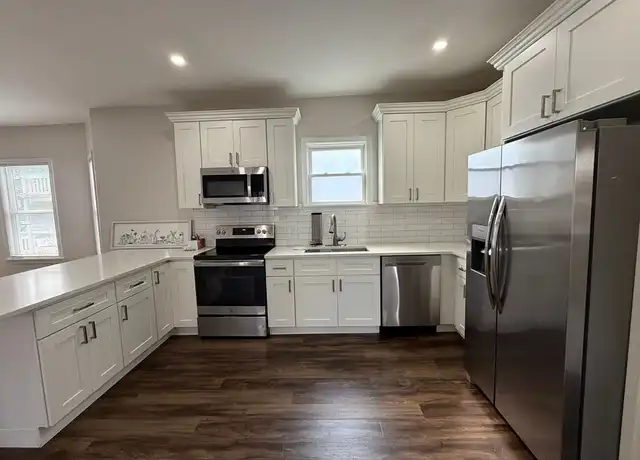 Property at 239 School St Unit 2, Lowell, MA, 01854, 3 beds, 1 bath, [object Object]