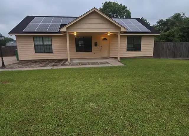 Property at 218 Hickory St, Sweeny, TX, 77480, 3 beds, 2 baths, [object Object]