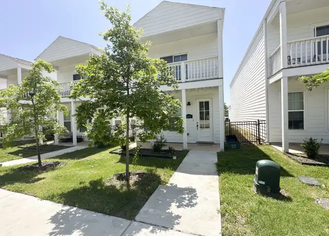Property at 1023 S Hollywood Ave, Fayetteville, AR, 72701, 3 beds, 3.5 baths, [object Object]